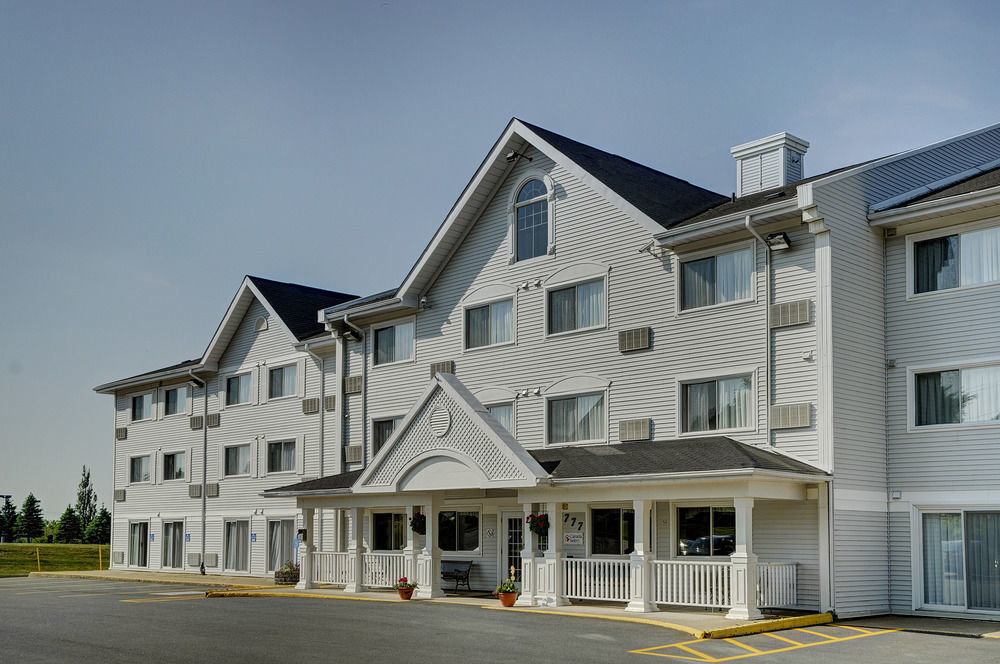 Quality Inn & Suites Bathurst Exterior photo